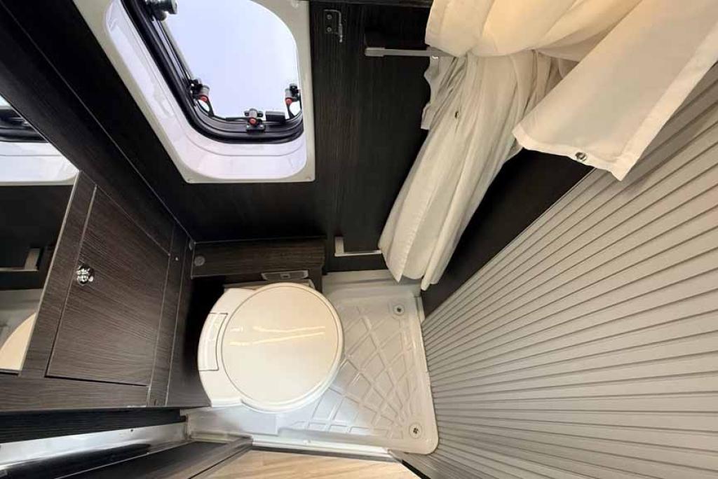 Benimar Benivan B144