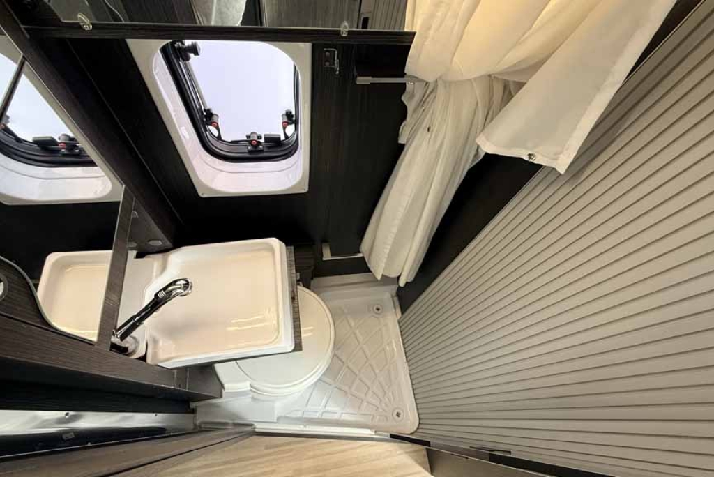 Benimar Benivan B144