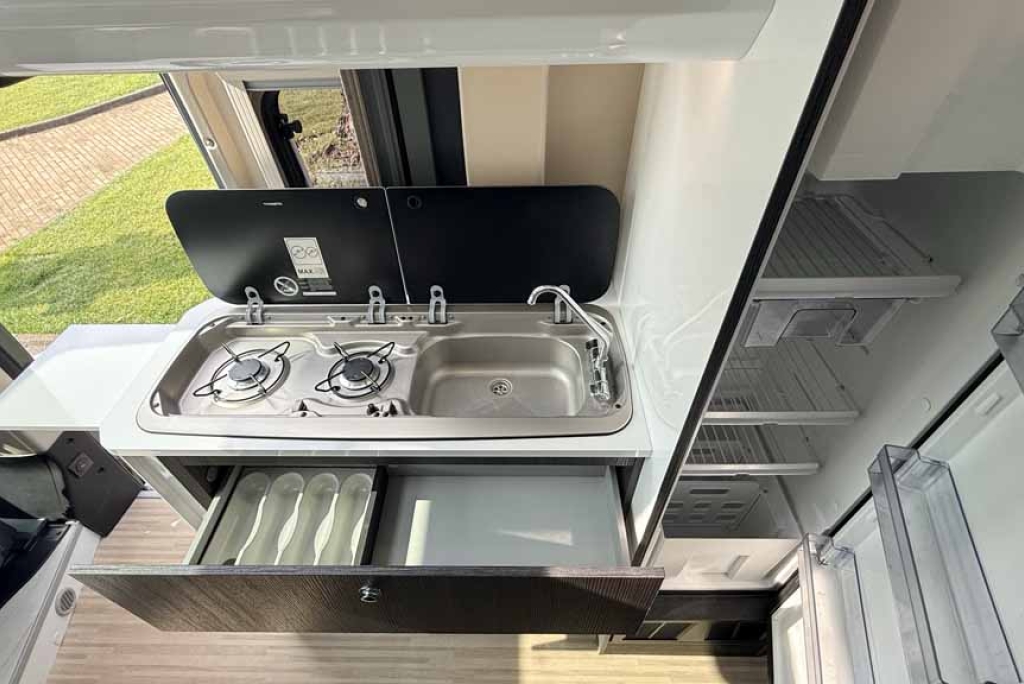 Benimar Benivan B144