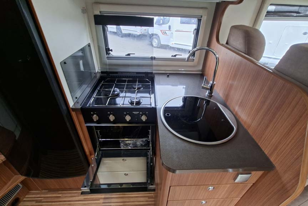 Adria Matrix M680 SP