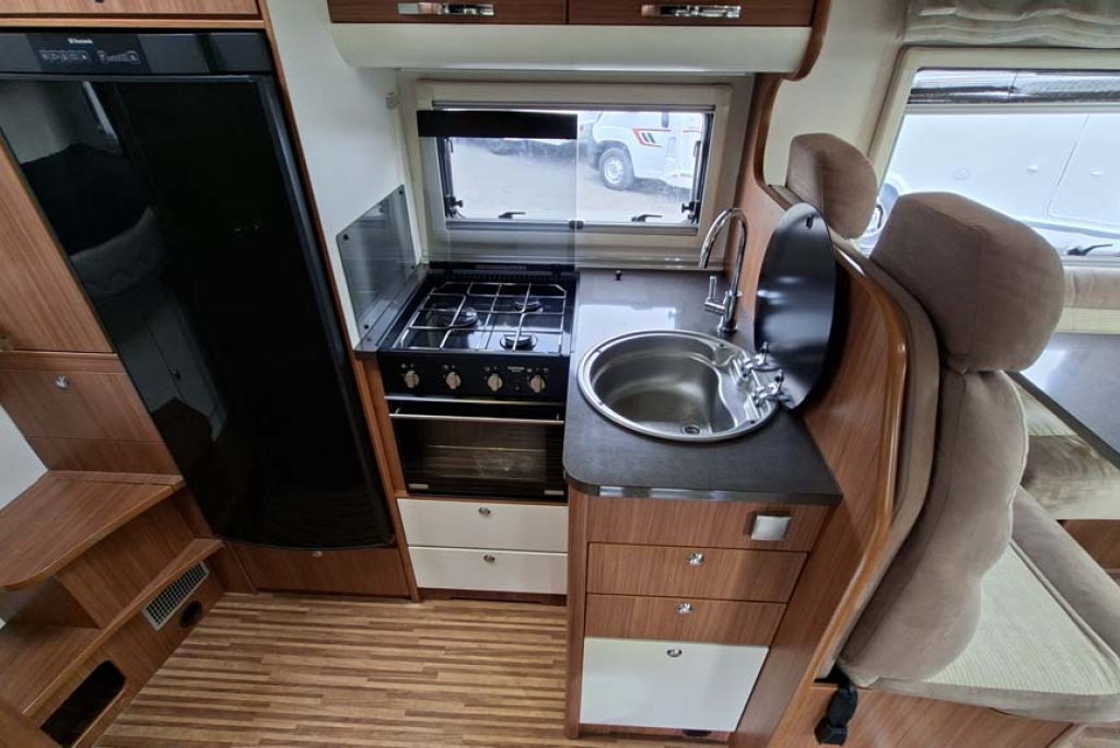 Adria Matrix M680 SP