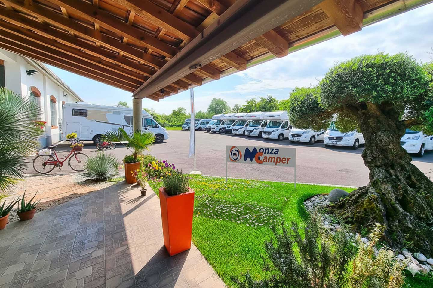 Monzacamper  Noleggio, Vendita e Officina Camper a Monza (Milano) |  Carado, Challenger, Dethleffs