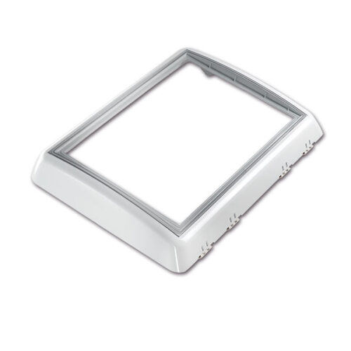 Cupola Midi Heki Style bianca Dometic installata su tetto camper per ventilazione