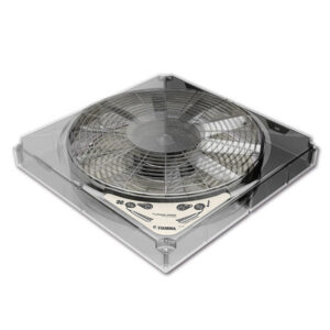 Dettaglio del Kit Turbo-Vent F Premium FIAMMA che mostra la ventola e i controlli, ottimizzato per oblò camper.