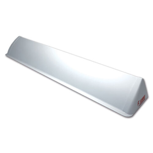 AER202_1 Spoiler Universal accorciabile da 110 cm Fiamma installato su tetto camper, con vista laterale per l'aerodinamica.
