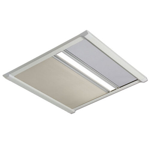 Oscurante DB1R per oblò DOMETIC ITALY S.R.L. installato su camper per blocco luce e privacy.