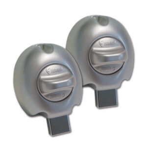 Dettaglio del Safe Door Guardian FIAMMA installato su porta camper per sicurezza.