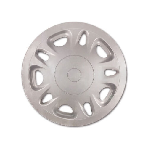Kit 4 copricerchi convessi 15 pollici installati su ruota di camper, vista laterale