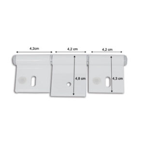 CER501_2 Primo piano della cerniera alluminio bianco 126 mm 3 fori, evidenziando la robustezza del materiale e il design funzionale per veicoli ricreazionali.