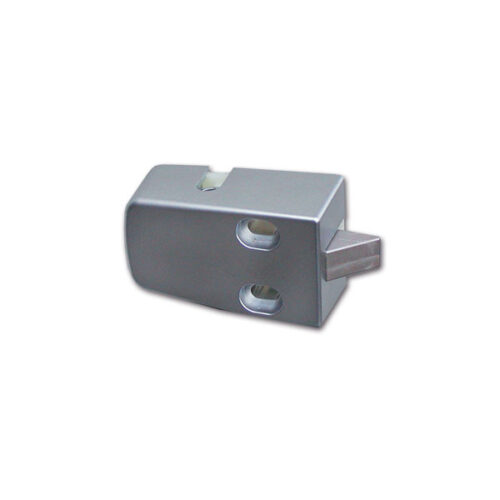 CHR061_1 Dettaglio dello scrocchetto superiore/inferiore per aste rotanti, un accessorio affidabile per chiusure di porte interne del camper.