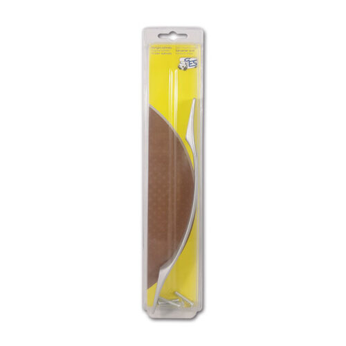 CHR075C_1 Maniglione silver • 245 mm • blister montato su un camper bianco, con dettagli sulla presa ergonomica e la finitura lucida.