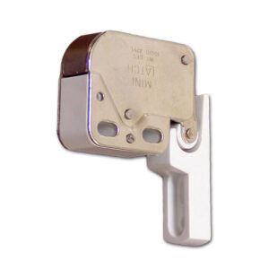 Immagine ravvicinata della chiusura a scatto automatica piccola, mostrando i materiali resistenti e la finitura compatta.