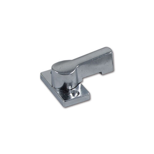 FER303_1 Dettaglio del fermaporta a scuderia zama cromato da 3 mm installato su una porta di camper
