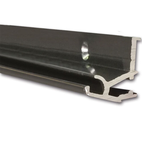 Controcerniera Polyplastic 4.40 • 450 mm per finestre di camper e caravan, dettaglio ravvicinato del meccanismo.