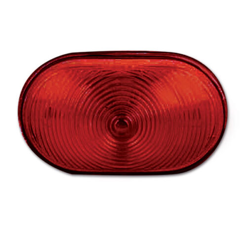 FNL3702_1 Fanale di ingombro posteriore installato su un camper, visibile in condizioni di scarsa luce per segnalare la larghezza del veicolo.