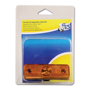 FNL3723C_1 Luce ingombro laterale Flatpoint installata su un camper, visibile di notte per maggiore sicurezza.