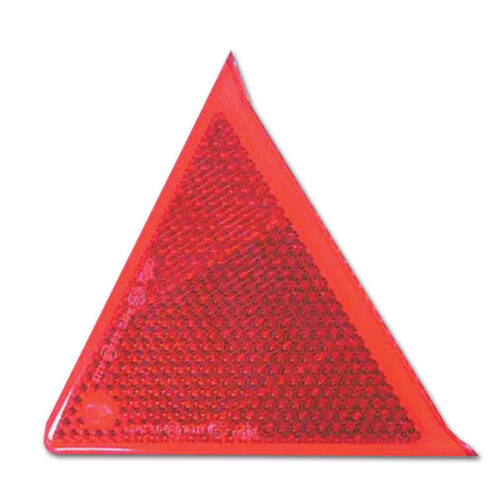 Dettaglio del modulo catarifrangente FNL6302 montato su una luce posteriore di un camper, evidenziando la superficie riflettente.