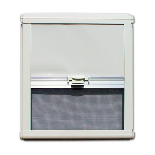 Zanzariera/oscurante NRF 600 x 650 avorio installata su finestra di camper, mostrando la protezione dagli insetti e l'oscuramento.