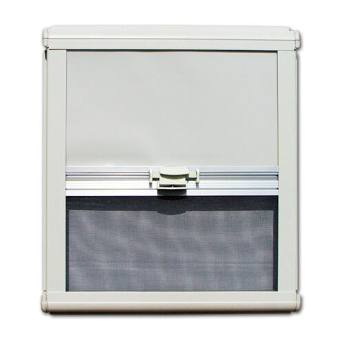 FNT605V_1 Zanzariera/oscurante NRF 700 x 650 avorio installata su finestra camper per protezione insetti e luce solare.