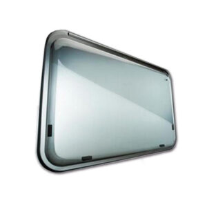 FNT6127_1 Finestra Polyplastic Roxite 4.26 grigia da 600x550mm per camper e caravan, installata su veicolo ricreazionale.