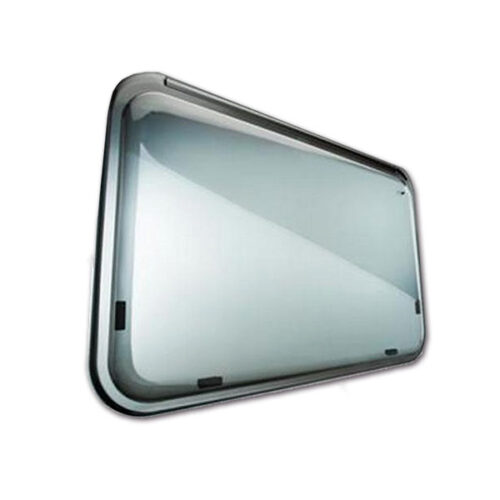 FNT6128_1 Finestra Roxite 4.26 • 600 x 550 • opalina installata su un fianco di un camper, mostrando la sua integrazione estetica.