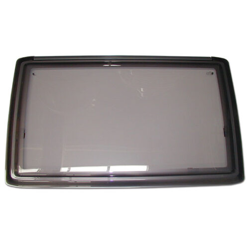 FNT6149_1 Finestra Polyplastic Roxite 4.28 grigia 900x500mm installata su un camper, vista esterna.