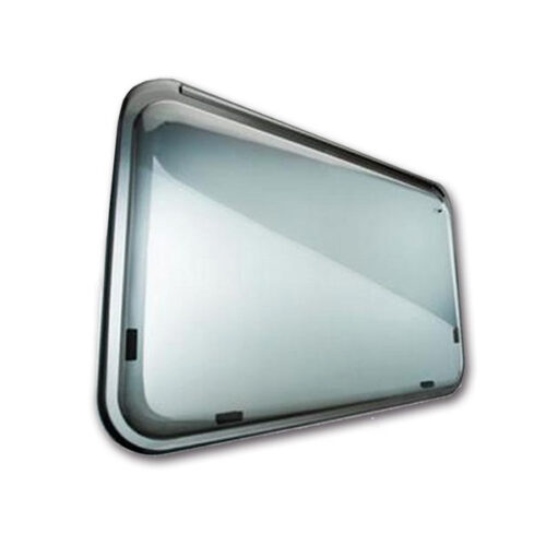 Finestra Polyplastic Roxite 4.26 grigia 900x500 installata su un fianco di camper, mostra il meccanismo di apertura.