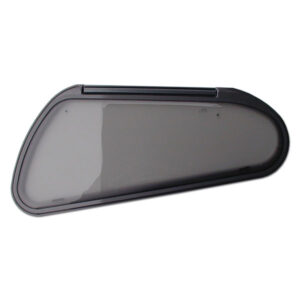 FNT6366_1 Finestra Roxite 4.23 sagomata 1042x403 per camper, vista esterna. Dettaglio del profilo e del materiale acrilico.