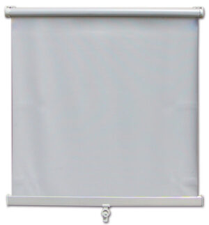 Dettaglio dell'Oscurante FS 500 x 800 mm installato su finestra di un camper, mostra il design funzionale.