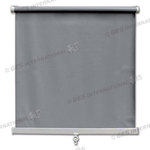 Zanzariera FS 1900x800 mm installata su porta camper, con rete ben tesa e profilo discreto per massima protezione