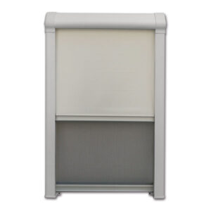 FNZ1316_1 Oscuranti/zanzariera a cassetta singola 1600x650 grigio installato su finestra di camper, vista interna.