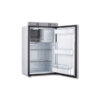 Frigo trivalente RM5380 DOMETIC ITALY S.R.L. installato in un interno camper, cerniera sinistra visibile.