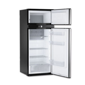 Dettaglio della porta del Frigo trivalente RMD 10.5T DOMETIC ITALY S.R.L. con maniglia ergonomica