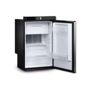 Dettaglio del pannello di controllo del Frigorifero 10.5T DOMETIC, con opzioni di alimentazione trivalente per massima flessibilità.