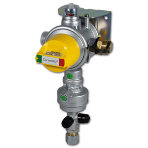 FRN2225_1 Caramatic Drivetwo GOK Crash Sensor installato su impianto gas di un camper, dettaglio tecnico.