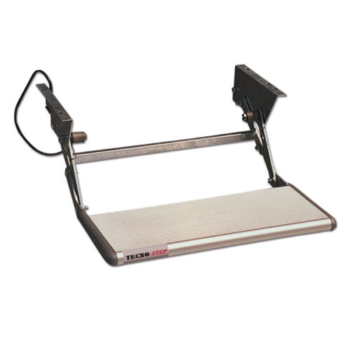 GRA101_1 Gradino basculante manuale L 56 cm installato su camper per accesso facilitato e sicuro.