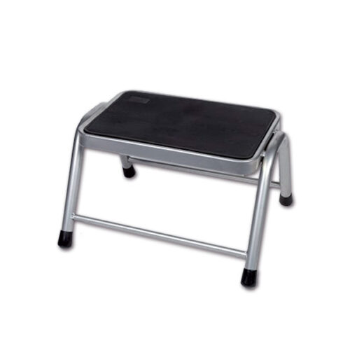 GRA14_1 Gradino singolo in acciaio robusto per camper e caravan, dimensioni 63x42,5x38 cm, ideale per l'accesso esterno.