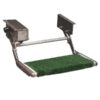 GRA906_3 Tappetino verde KEEP CAMP su gradino fisso, con camper sullo sfondo in ambiente naturale
