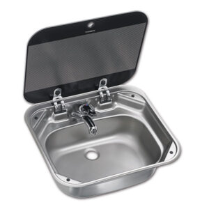 Lavello rettangolare DOMETIC ITALY S.R.L. SNG4237 con coperchio in vetro chiuso, integrato nel piano cucina del camper.