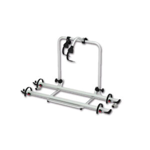 Dettaglio del sistema di fissaggio FIAMMA Garage Plus all'interno del vano camper, con biciclette ancorate.