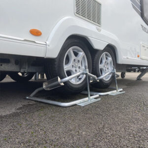 Sollevatori per ruote caravan