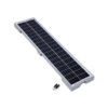 Pannello fotovoltaico modulare da 25 W installato sul tetto di un camper, in un paesaggio soleggiato.