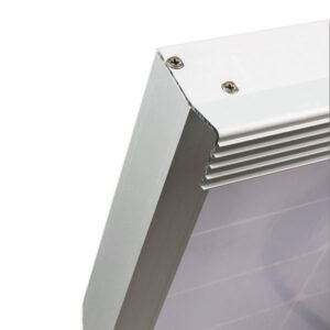 Dettaglio del regolatore di carica incluso nel kit pannello 160W, gestisce due batterie per camper.
