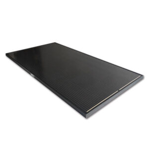 Pannello solare ExtraSUN Nero 300 W per camper e caravan, vista frontale su tetto veicolo ricreazionale.