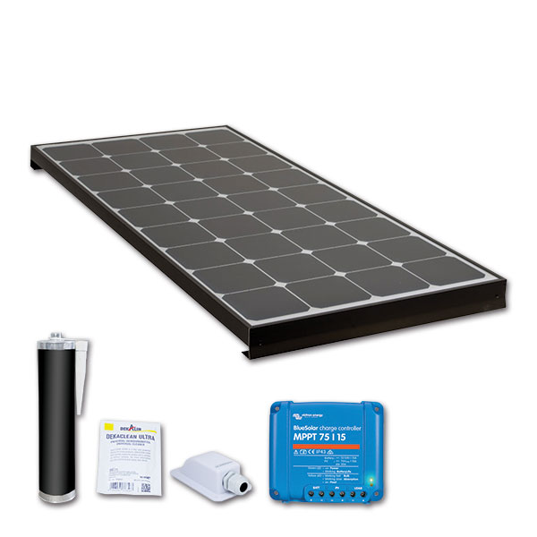 Pannello solare Black Booster 120W installato sul tetto di un camper, in un paesaggio di montagna, per energia autonoma.