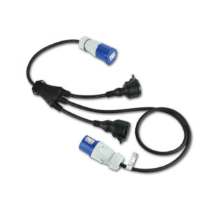 Prolunga CEE M / F con 2 prese Schuko IP44, ideale per l'alimentazione elettrica sicura di camper e caravan in campeggio.