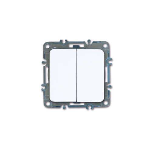 PRS604_1 Interruttore unipolare doppio GalaXL bianco montato su un pannello interno di camper per controllo luci.