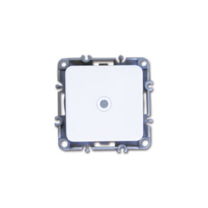 PRS607_1 Pulsante unipolare GalaXL bianco installato su pannello di controllo per camper
