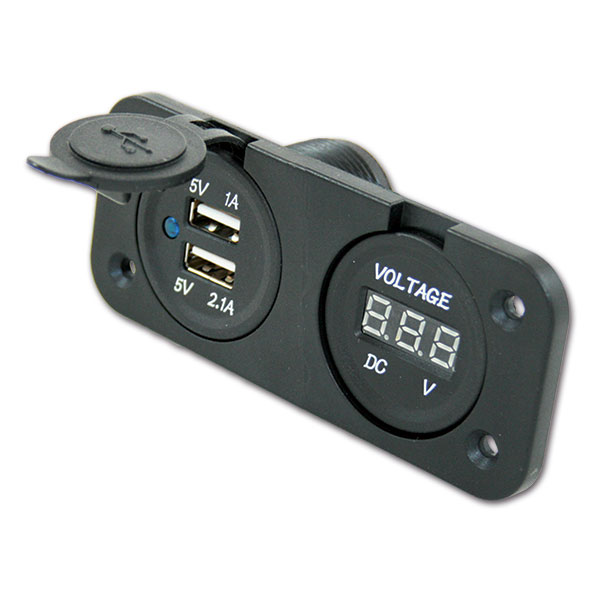 PRS901_1-1 Supporto con 2 USB e voltimetro 5 V installato su pannello di controllo camper, mostra display voltmetro e porte USB attive.