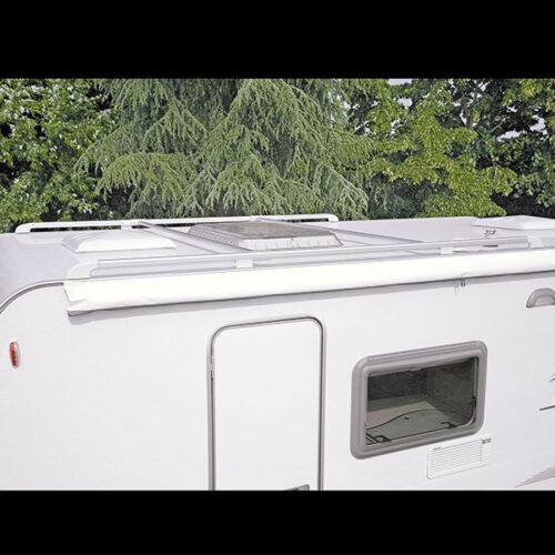 Roof Rail FIAMMA S.P.A. installato su camper per trasporto attrezzatura da campeggio.